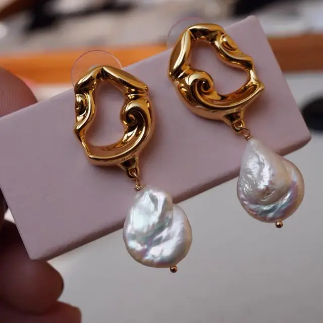 European & American Pearl Earrings with Gold Plated Design - Image 5
