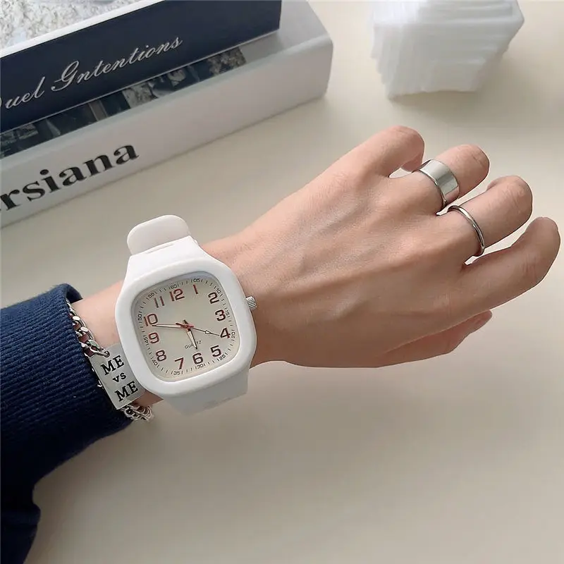 Internet celebrity square watch women's ins style simple temperament digital niche college style quartz watch for junior and senior high school students