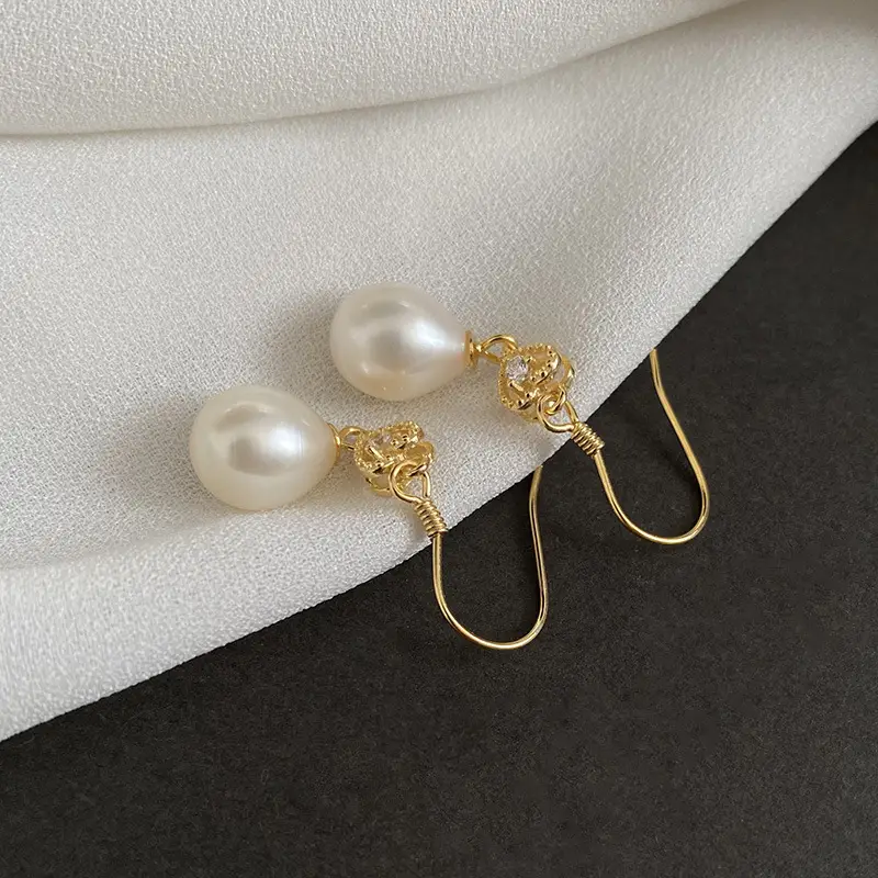 Peach Heart Pearl Earrings Gold Plated - Image 4