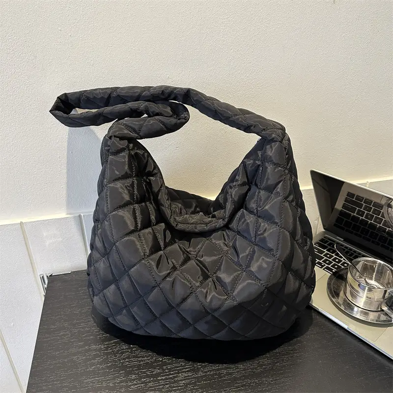 White Quilted Shoulder Bag for Women 2023 Winter - Image 3