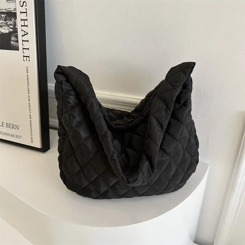 White Quilted Shoulder Bag for Women 2023 Winter - Image 5