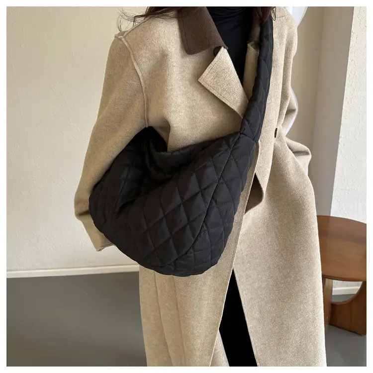 White Quilted Shoulder Bag for Women 2023 Winter — feature 11