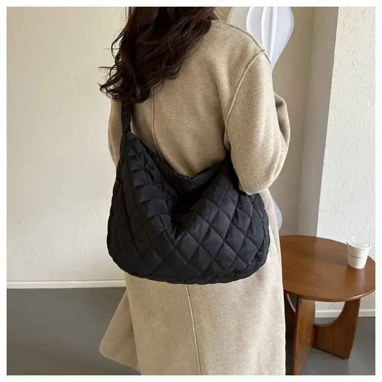 White Quilted Shoulder Bag for Women 2023 Winter — feature 12