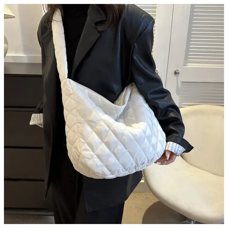 White Quilted Shoulder Bag for Women 2023 Winter — feature 14