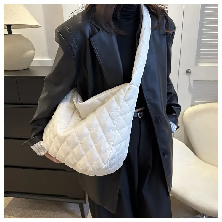 White Quilted Shoulder Bag for Women 2023 Winter — feature 15