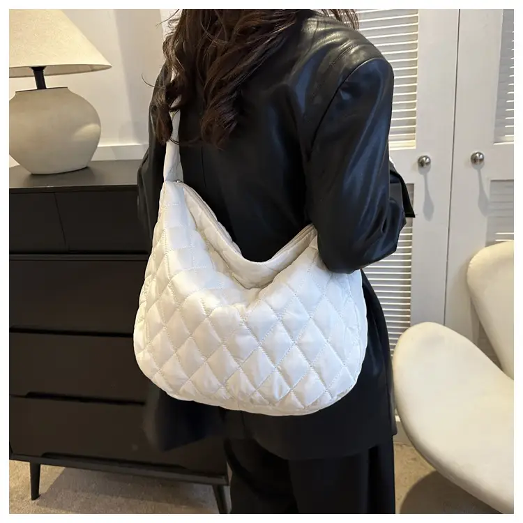 White Quilted Shoulder Bag for Women 2023 Winter — feature 16