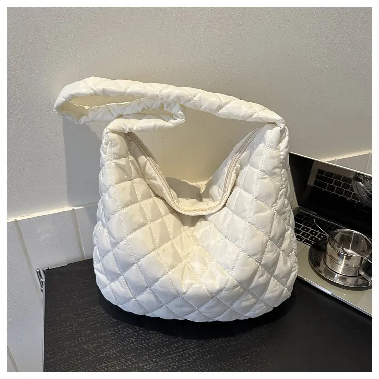 White Quilted Shoulder Bag for Women 2023 Winter — feature 19