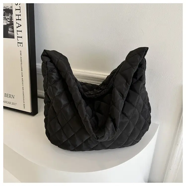 White Quilted Shoulder Bag for Women 2023 Winter — feature 21