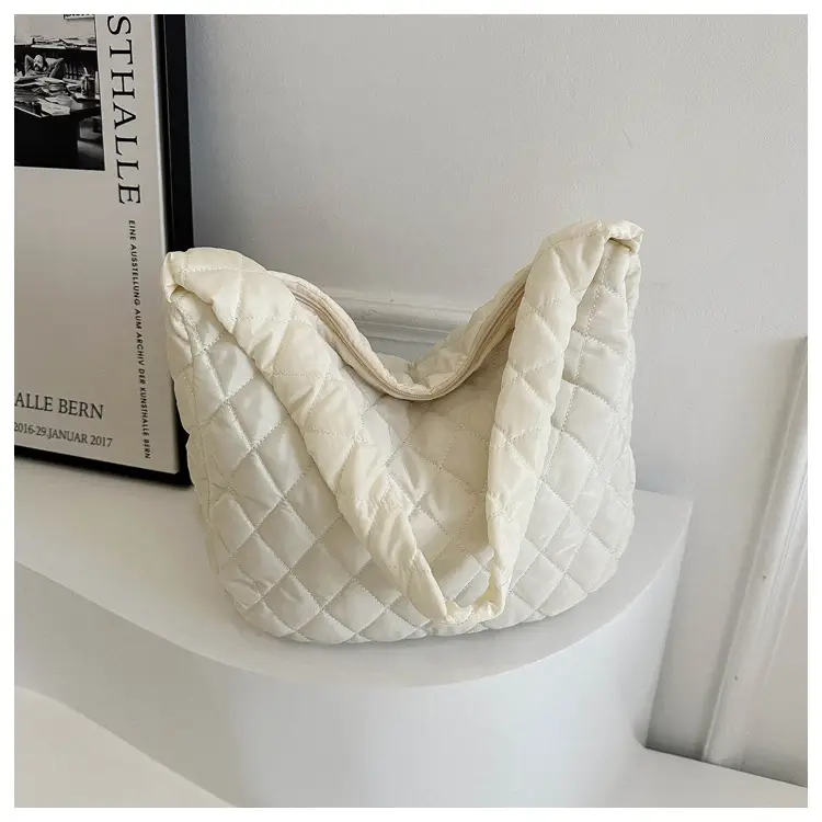 White Quilted Shoulder Bag for Women 2023 Winter — feature 22