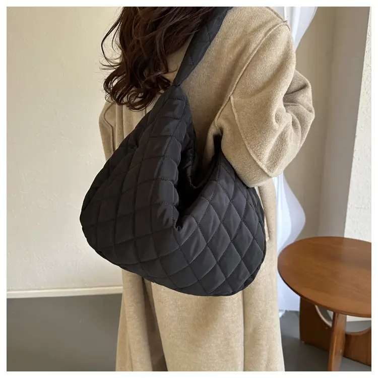 White Quilted Shoulder Bag for Women 2023 Winter — feature 8