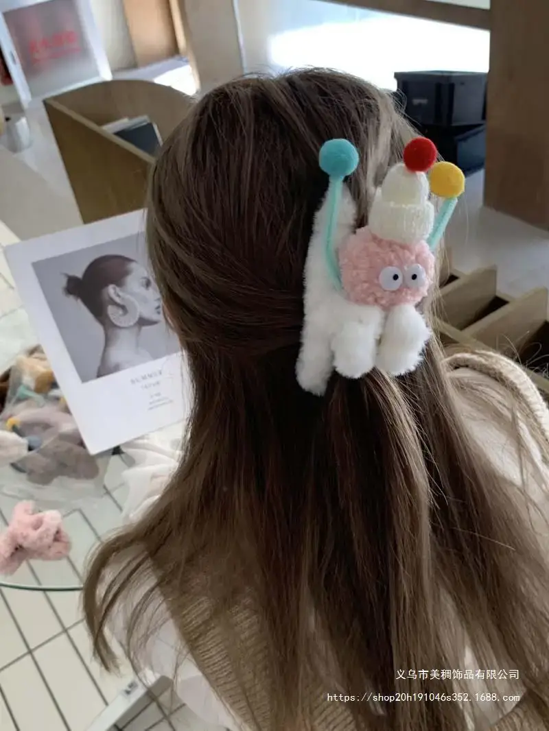 Funny Plush Hairpin with Hat and Teeth — feature 4