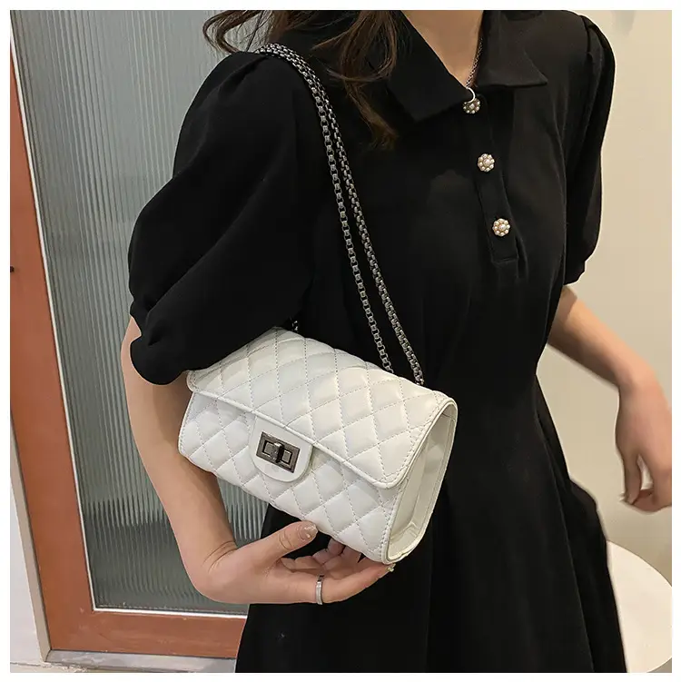 Women's Black Diamond Chain Crossbody Bag 2023 — feature 10
