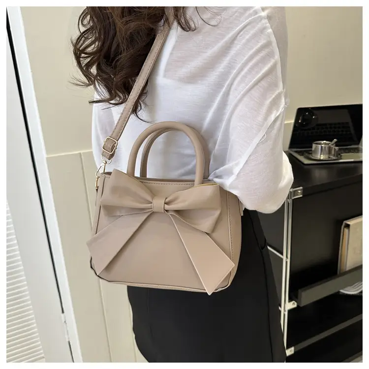 Women's White Bow Shoulder Bag 2024 — feature 10