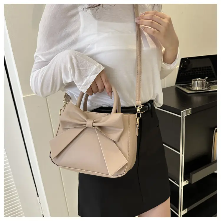 Women's White Bow Shoulder Bag 2024 — feature 11