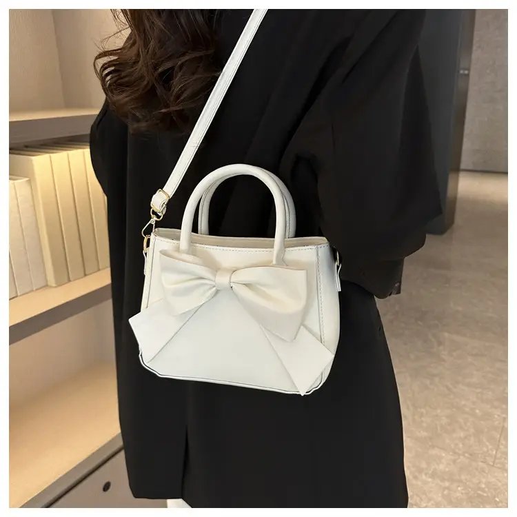 Women's White Bow Shoulder Bag 2024 — feature 14