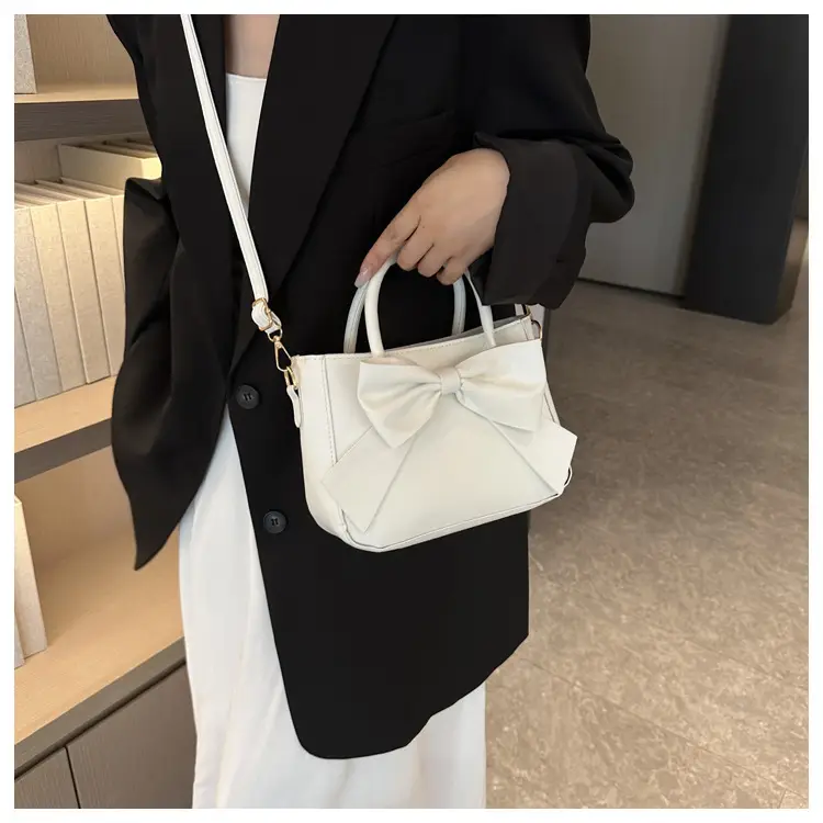 Women's White Bow Shoulder Bag 2024 — feature 15