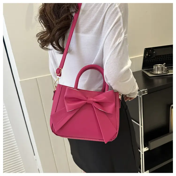 Women's White Bow Shoulder Bag 2024 — feature 9