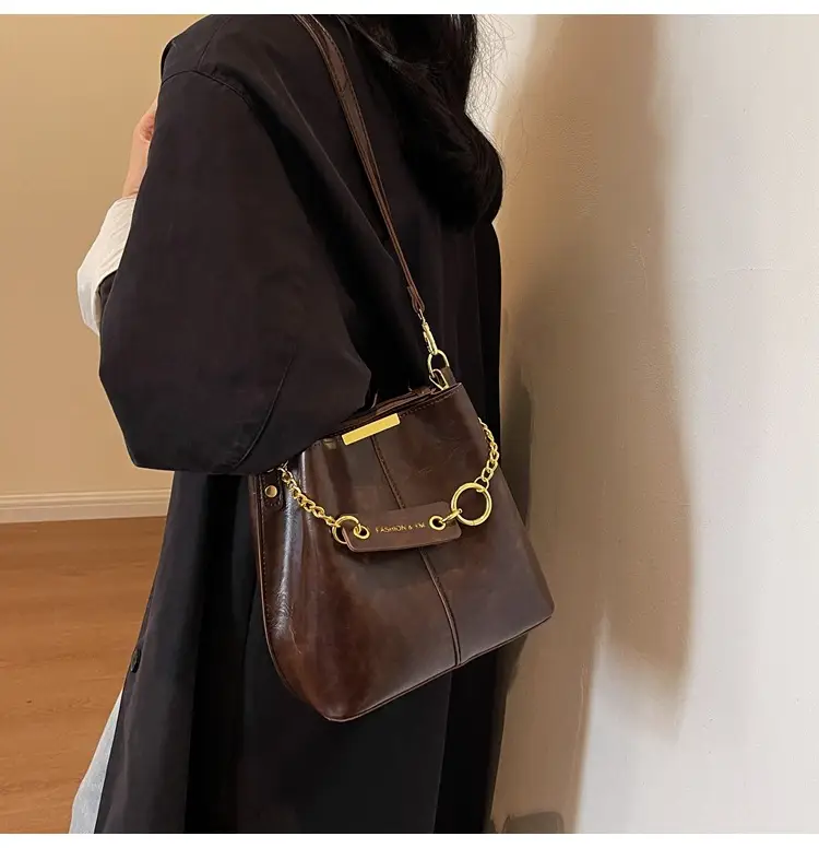 Women's Brown Crossbody Bag with Gold Chain & Leather Strap — feature 18