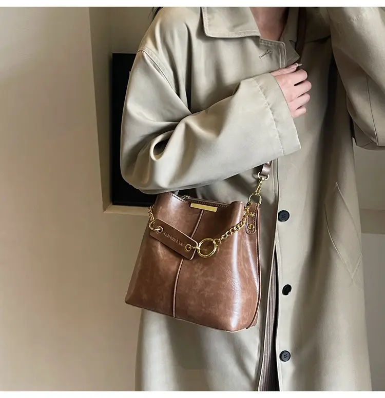 Women's Brown Crossbody Bag with Gold Chain & Leather Strap — feature 28