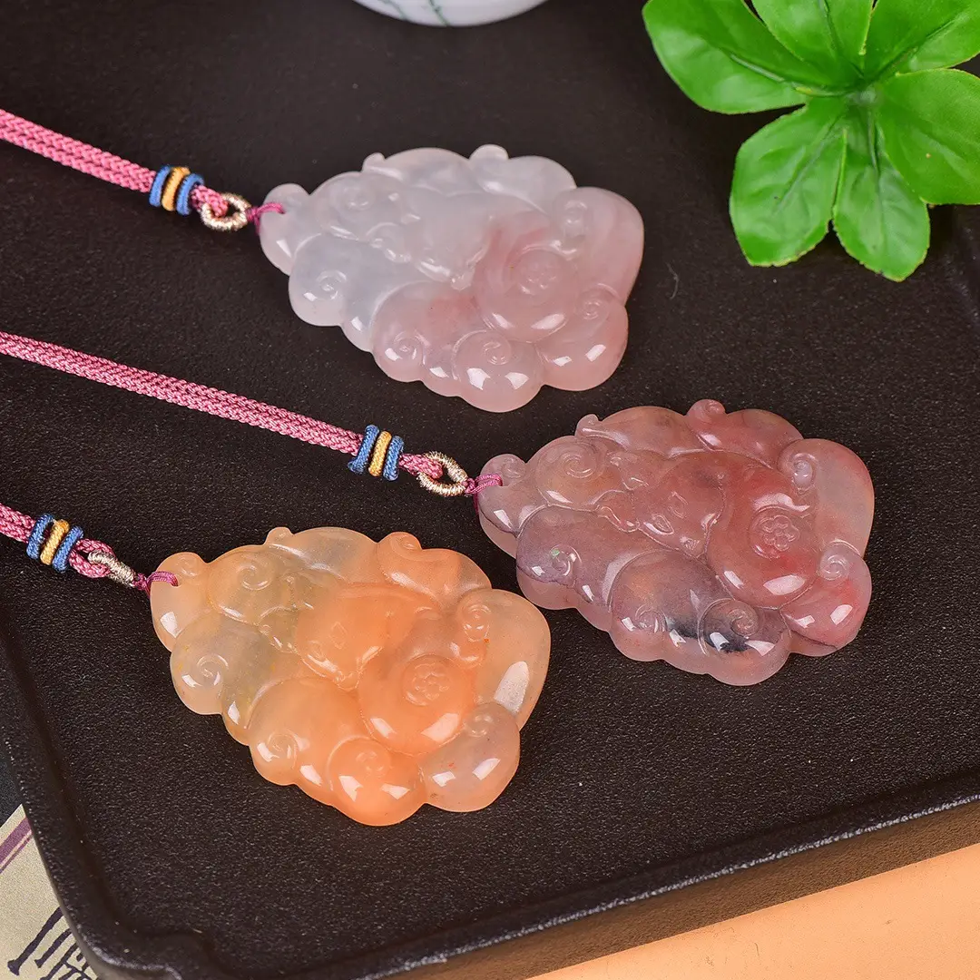 Exquisite Gold Silk Jade Nine-Tail Fox Pendant — feature 7
