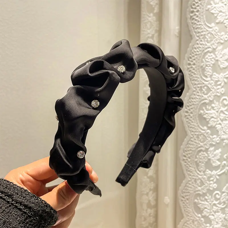 Black Diamond Hair Clip with Diamond Design - Image 3