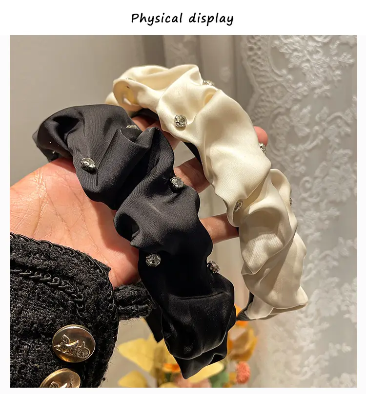 Black Diamond Hair Clip with Diamond Design — feature 3