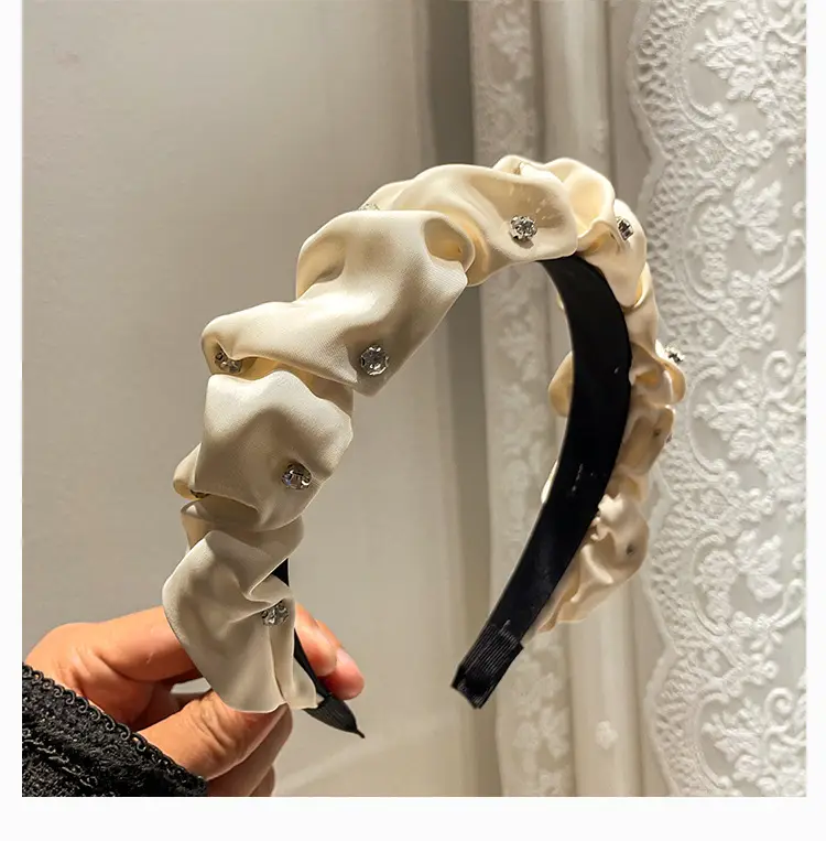 Black Diamond Hair Clip with Diamond Design — feature 5