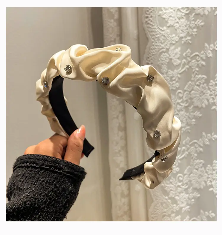 Black Diamond Hair Clip with Diamond Design — feature 6