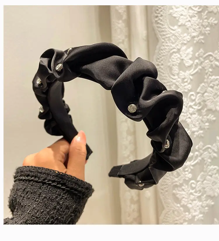 Black Diamond Hair Clip with Diamond Design — feature 7