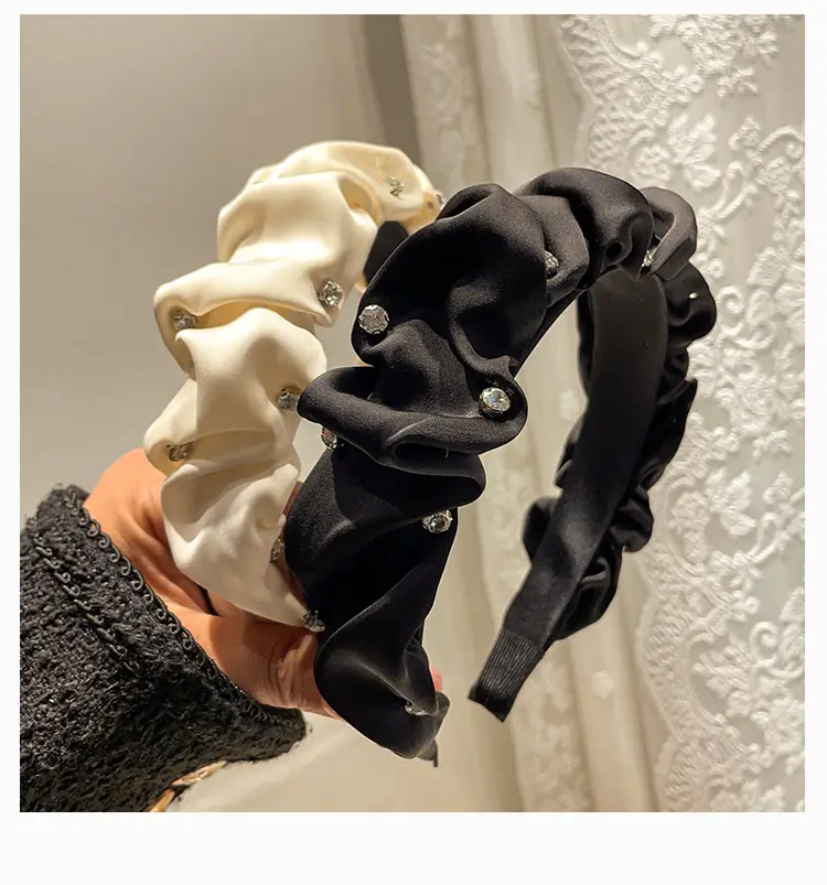 Black Diamond Hair Clip with Diamond Design — feature 8