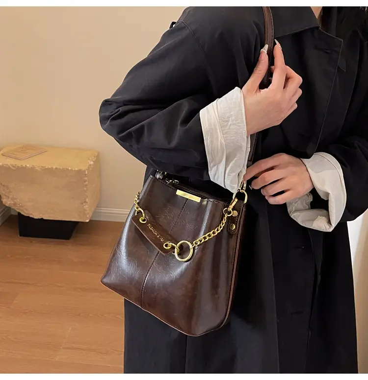Women's 2023 Messenger Bag with Chain Strap — feature 10