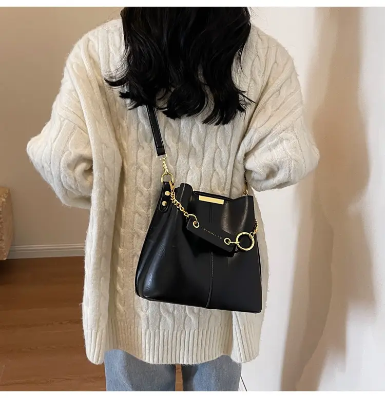 Women's 2023 Messenger Bag with Chain Strap — feature 12