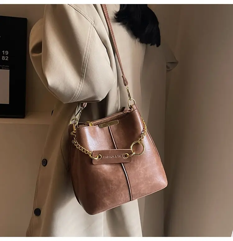Women's 2023 Messenger Bag with Chain Strap — feature 18