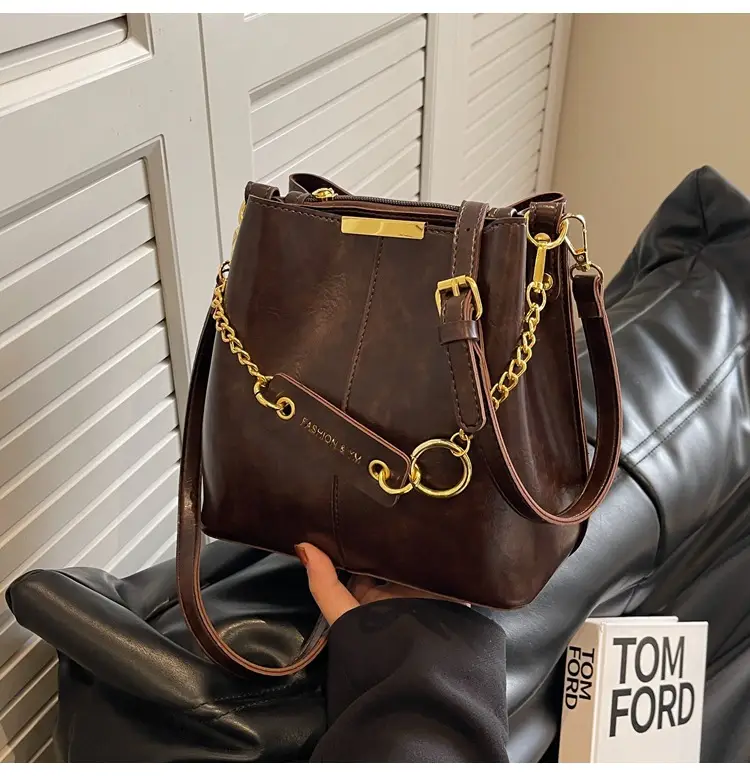 Women's 2023 Messenger Bag with Chain Strap — feature 24