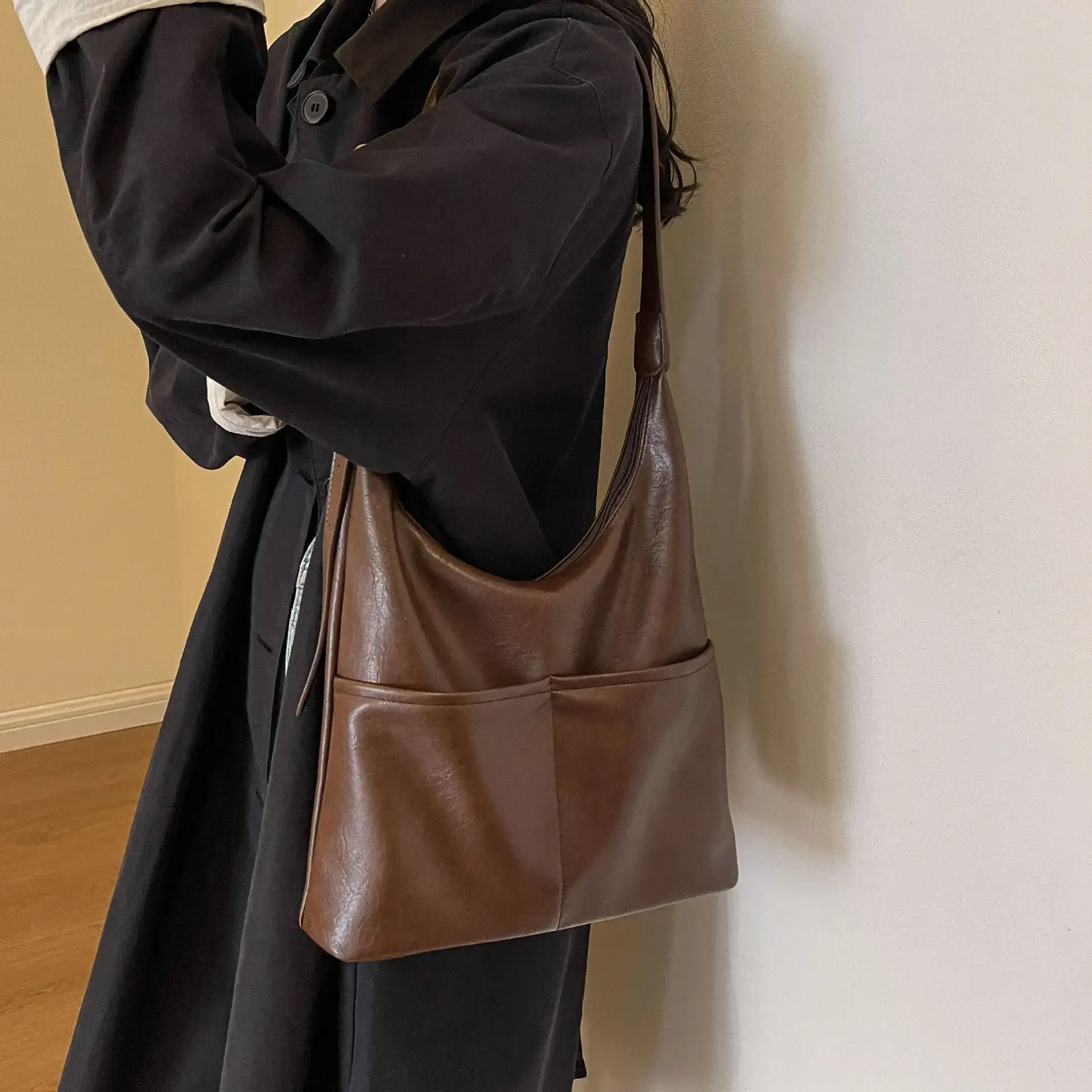 2023 New Retro Fashion Women's Shoulder Bag Black Large Capacity - Image 4