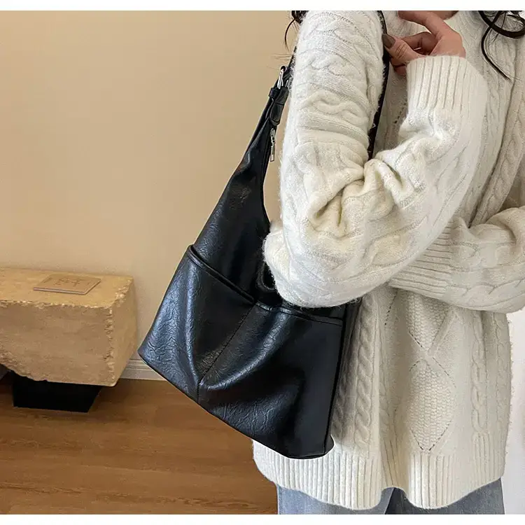 2023 New Retro Fashion Women's Shoulder Bag Black Large Capacity — feature 14