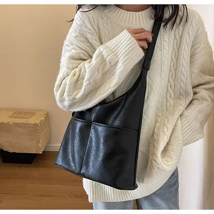 2023 New Retro Fashion Women's Shoulder Bag Black Large Capacity — feature 15