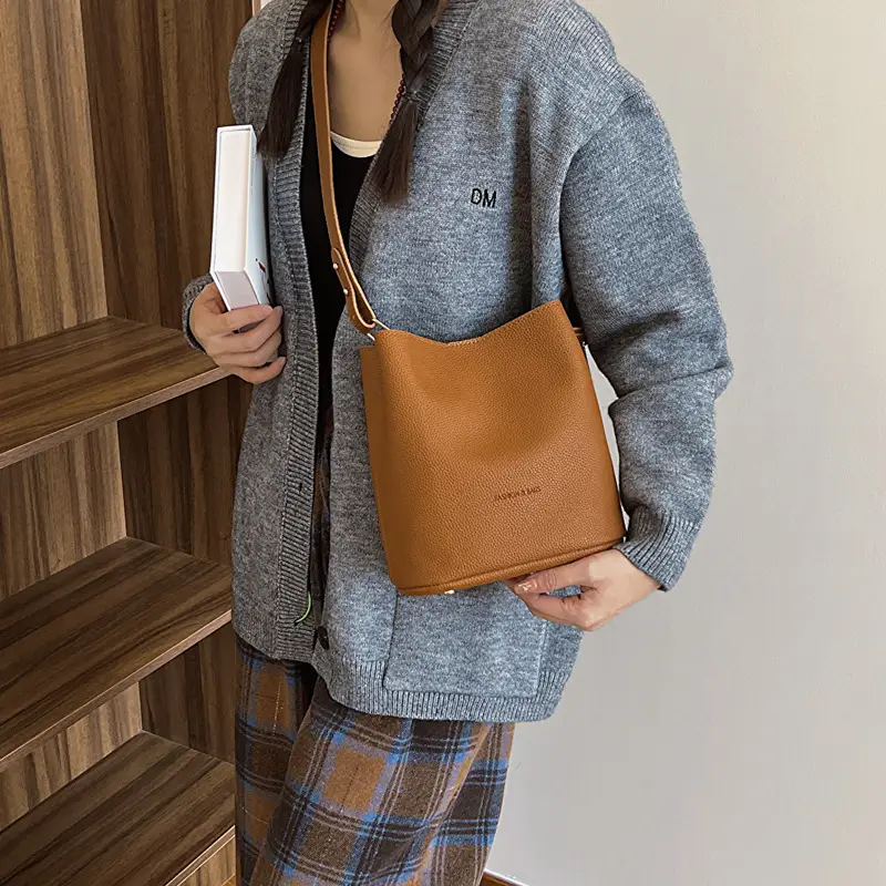 Retro Black Leather Underarm Bag 2023 - Image 8