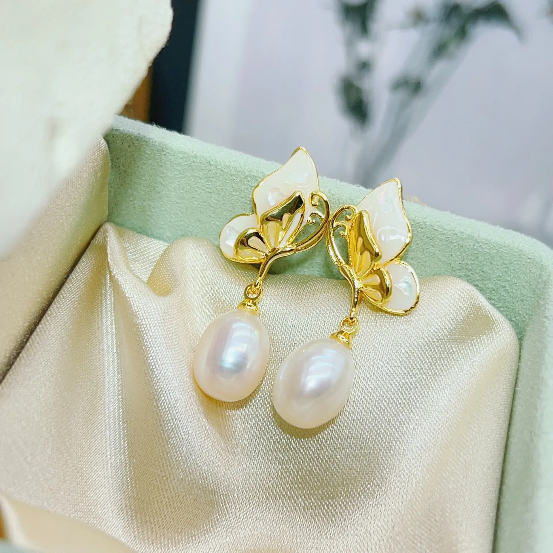 18K Gold Plated Pearl Butterfly Earrings for Women — feature 6