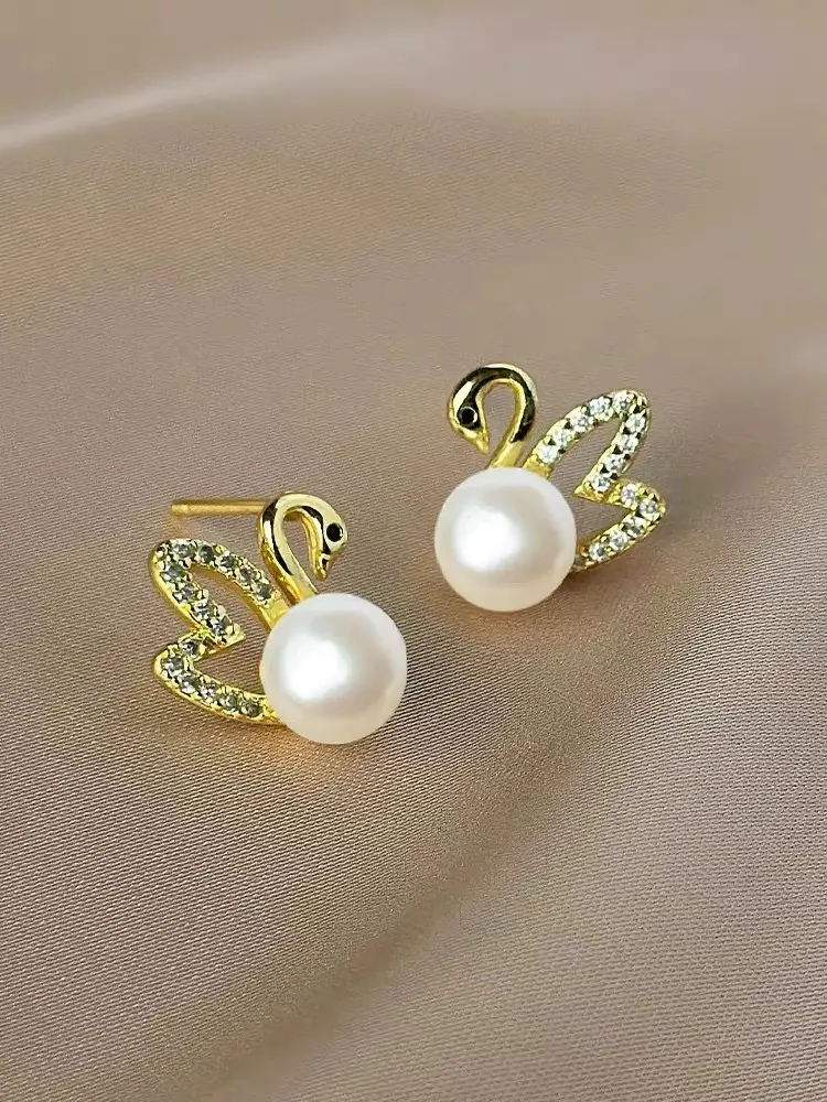 2024 New S925 Silver Needle Gold Plated Little Swan Pearl Earrings — feature 3