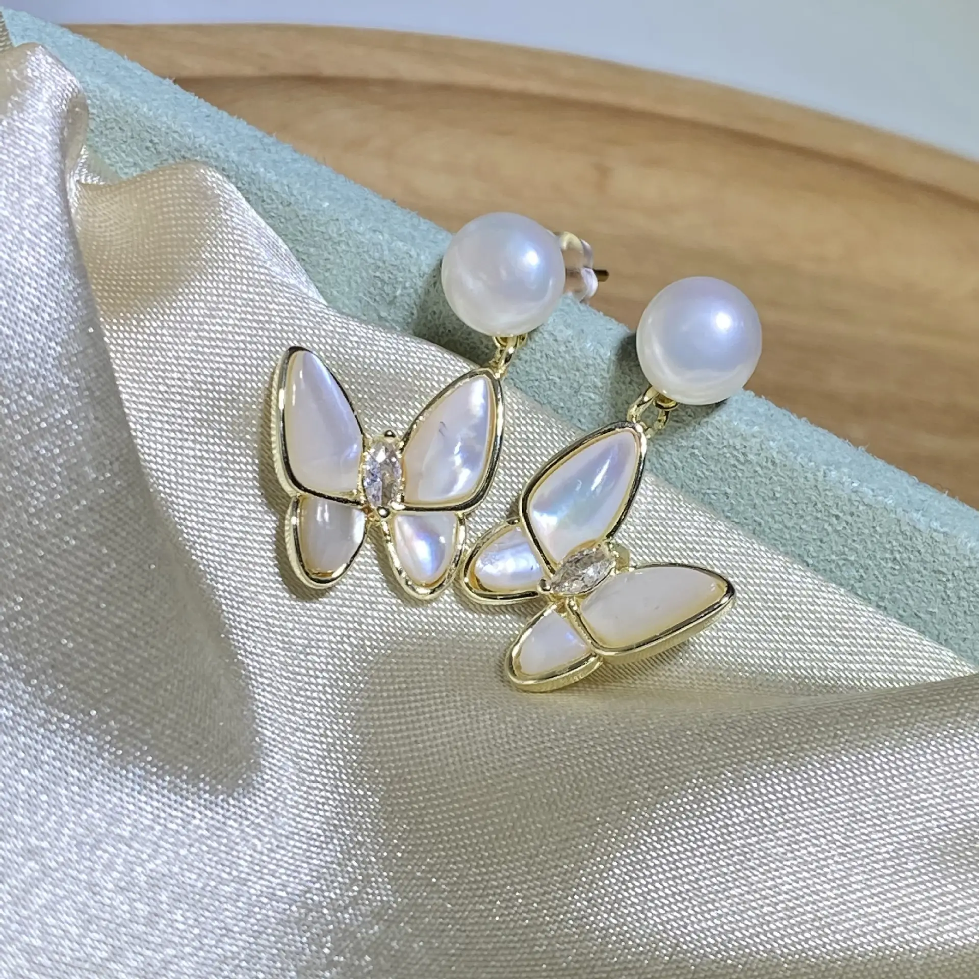 S925 Silver Butterfly Pearl Earrings for Women — feature 9