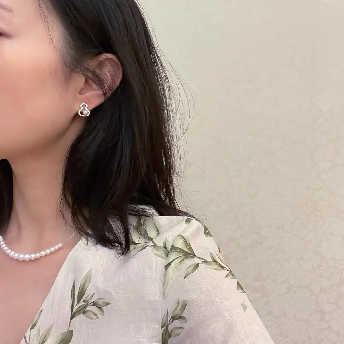 S925 Gold Plated Pearl Earrings Set with Strong Light - Image 16