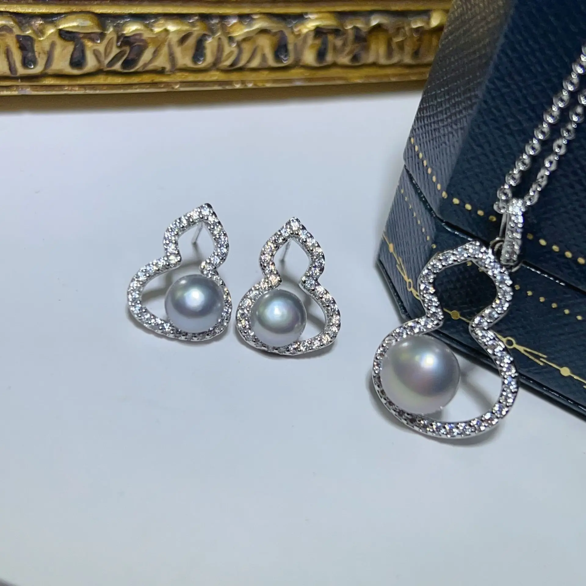 S925 Gold Plated Pearl Earrings Set with Strong Light — feature 15