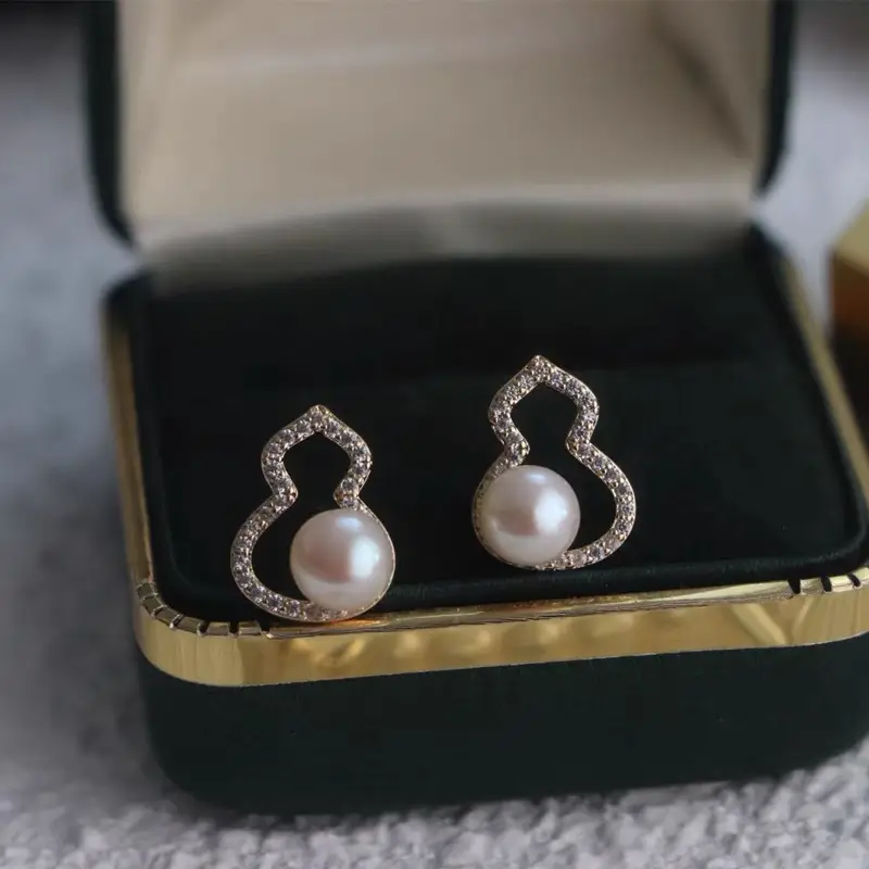 S925 Gold Plated Pearl Earrings Set with Strong Light — feature 9