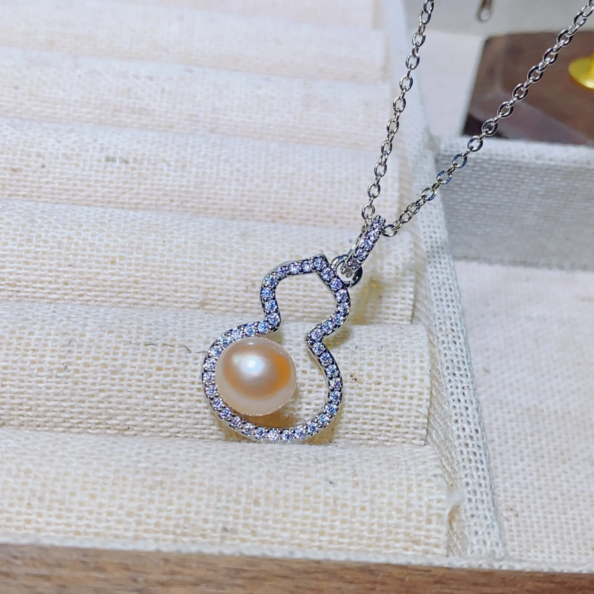 S925 Gold Plated Pearl Earrings Set with Strong Light - Image 10