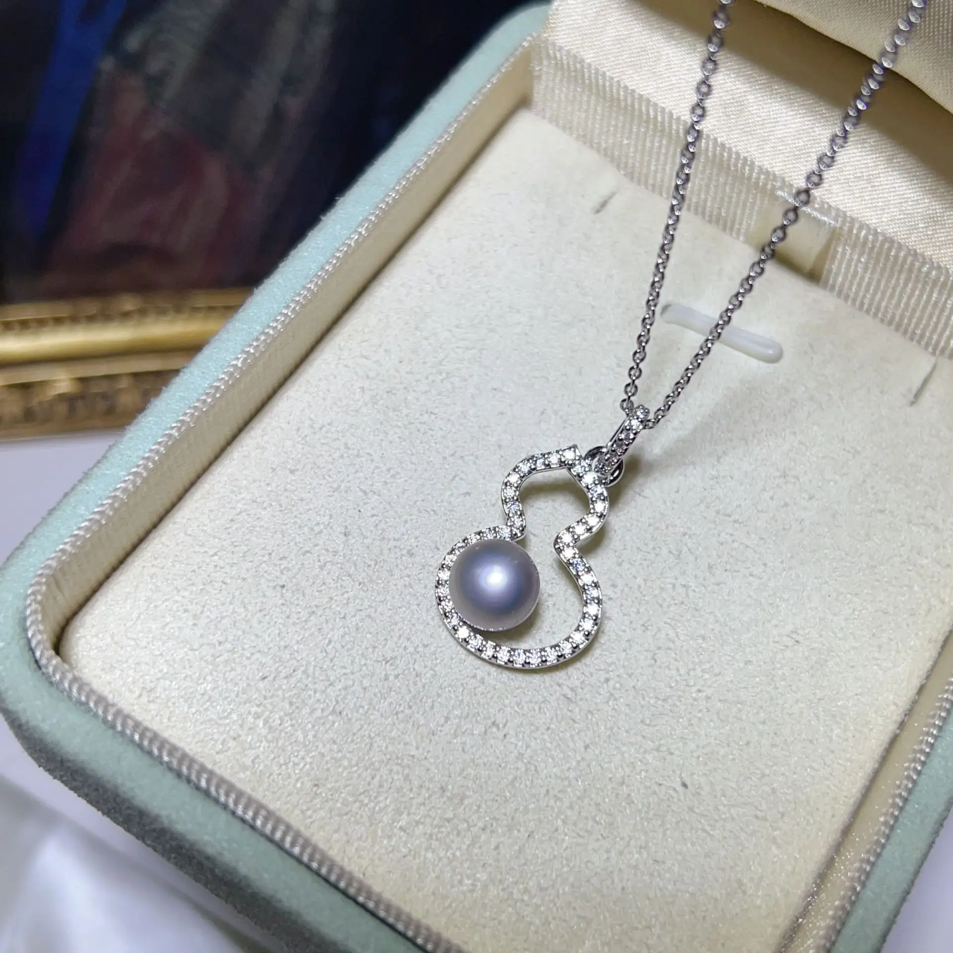 S925 Gold Plated Pearl Earrings Set with Strong Light - Image 11