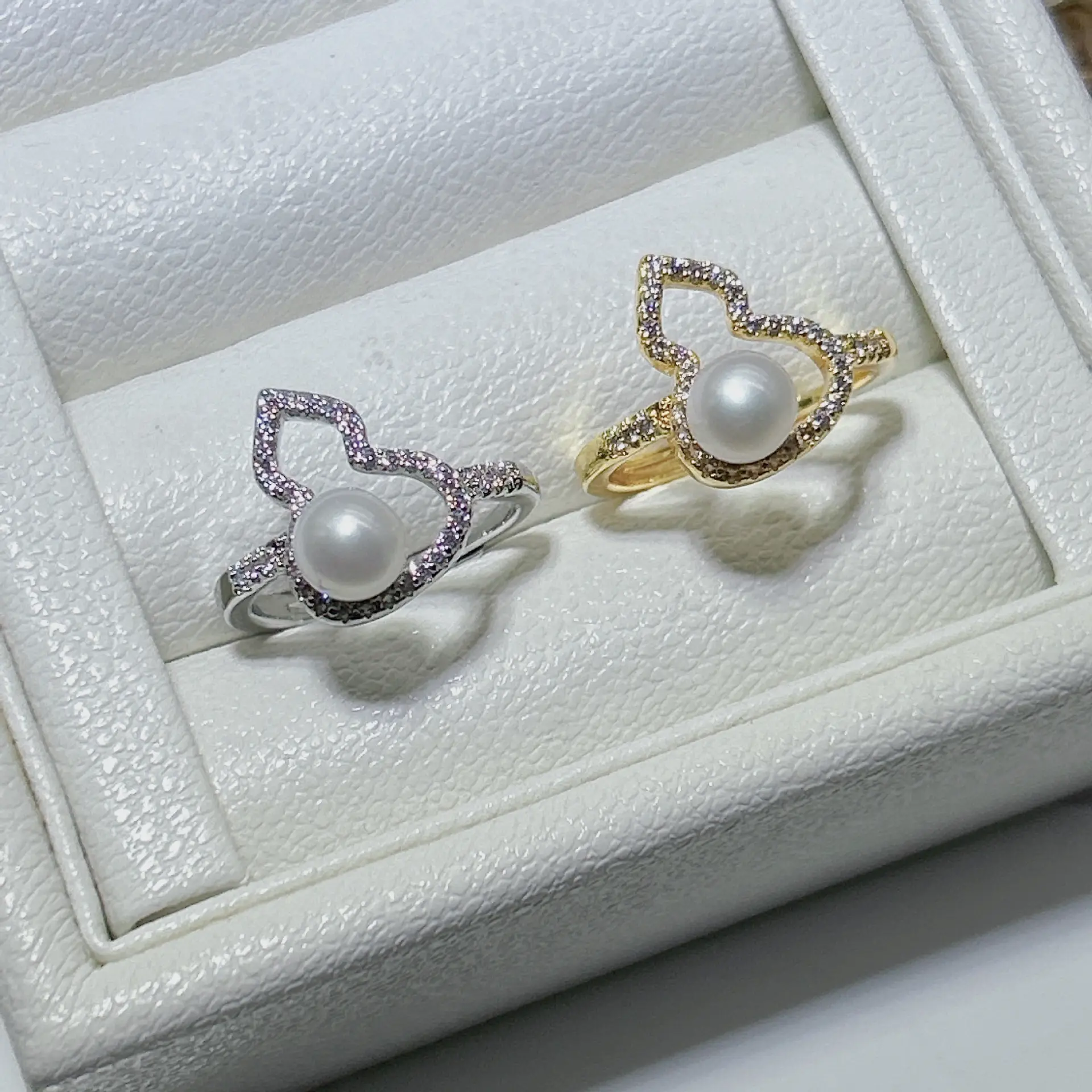 S925 Gold Plated Pearl Earrings Set with Strong Light - Image 12