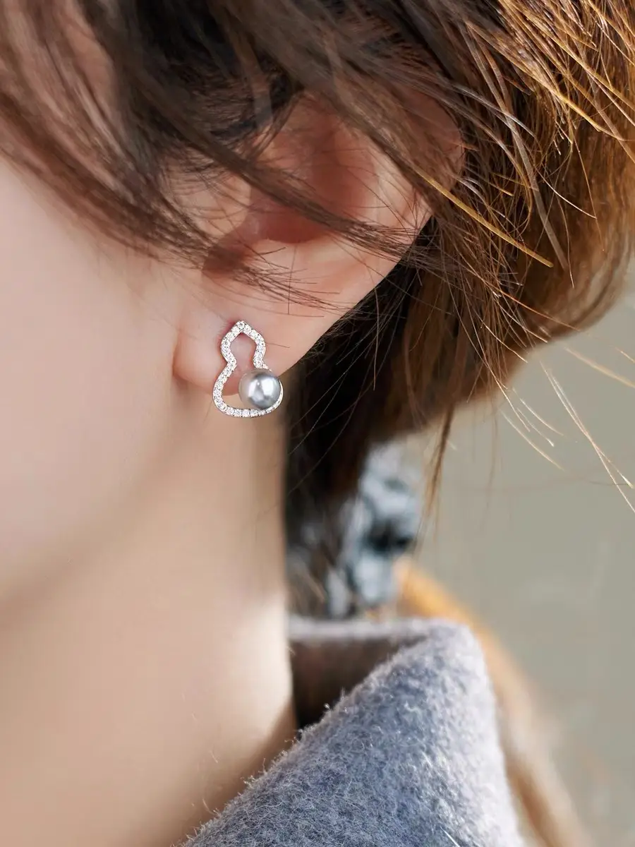 S925 Gold Plated Pearl Earrings Set with Strong Light - Image 6