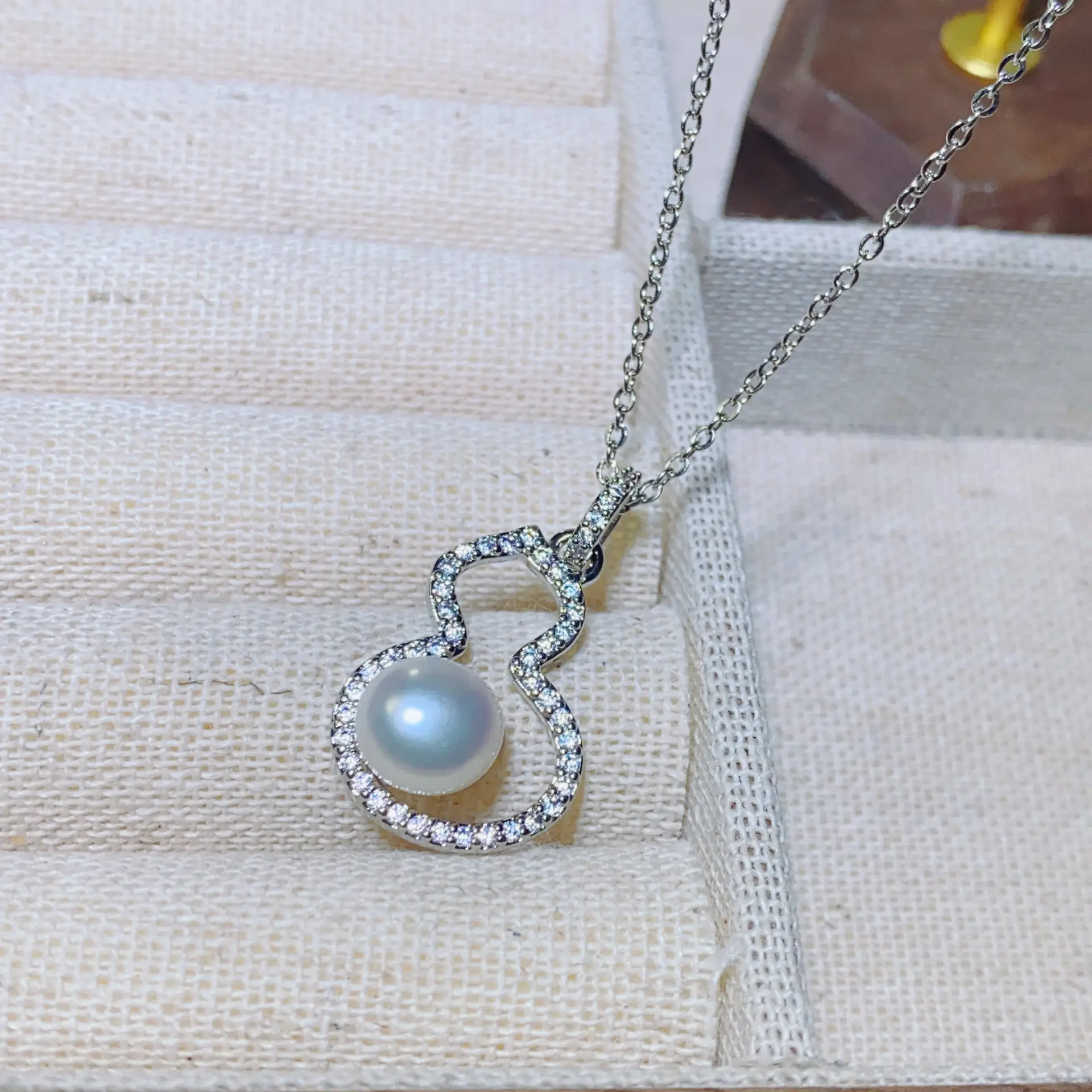 S925 Gold Plated Pearl Earrings Set with Strong Light - Image 9