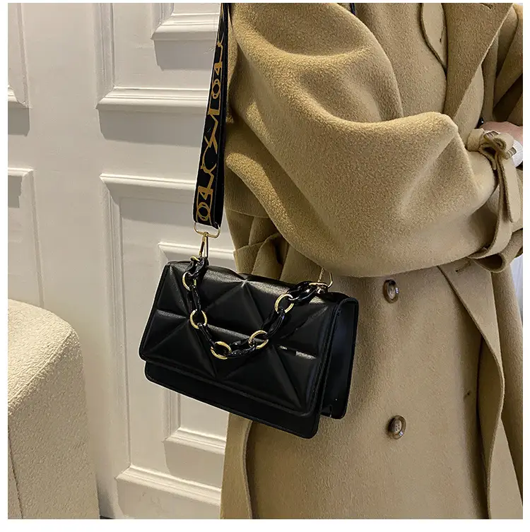 Women's Red Net Shoulder Bag Spring 2023 — feature 13